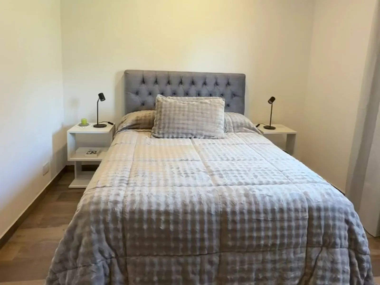 Dormitorio matrimonial en la casa quinta en Lobos