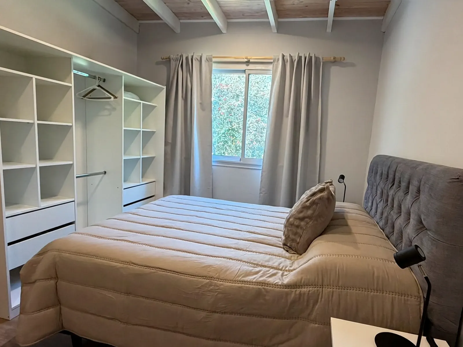 Segundo dormitorio matrimonial de la quinta en Lobos