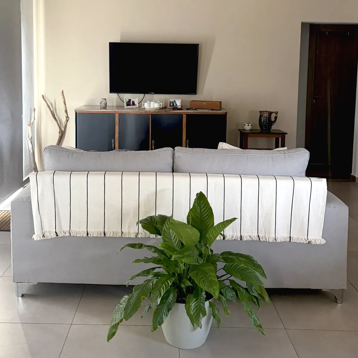 Living con televisor en la casa quinta en Lobos