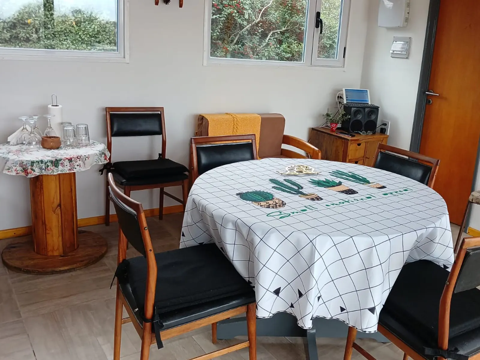 Mesa del quincho de la quinta en Lobos