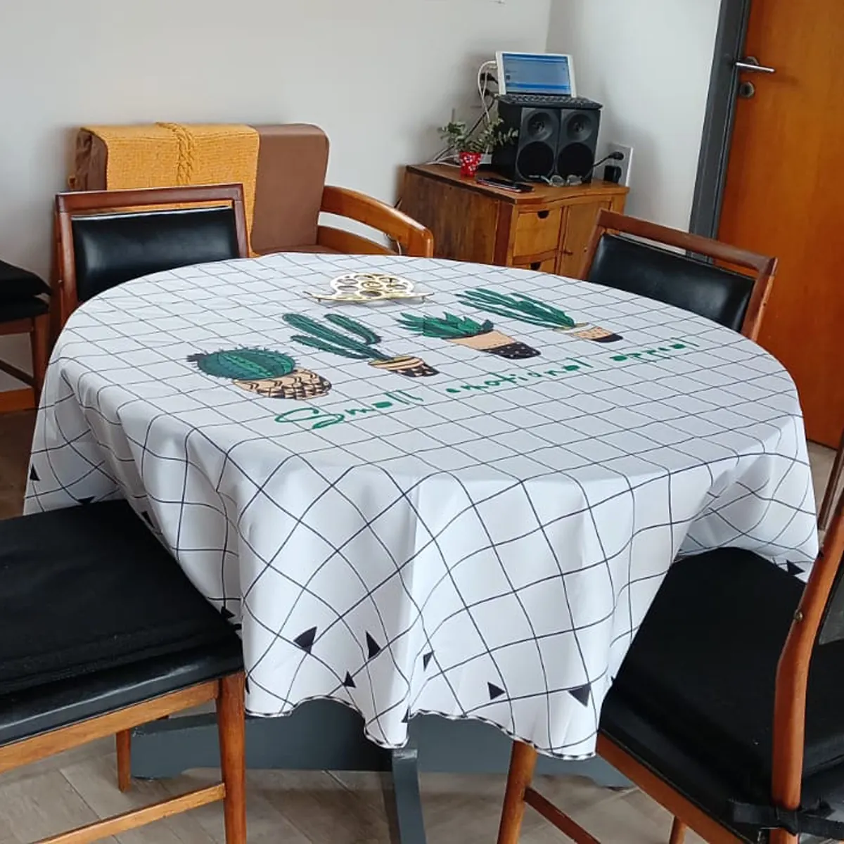 Mesa redonda del quincho en la quinta en Lobos