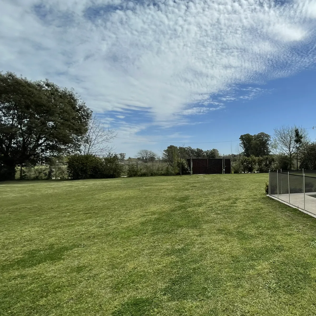 Parque de 2.100 m² de la quinta en Lobos